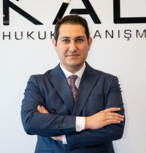 Kocaeli ağır ceza avukatı Habib Bildik ofisinde